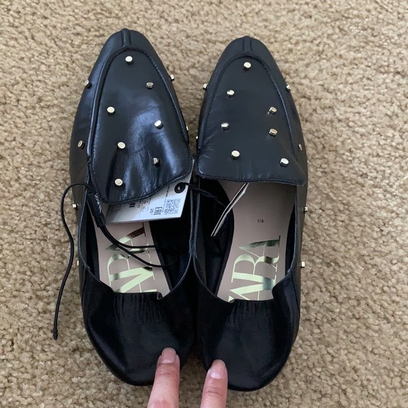 Black leather flats with gold hardware😍 - Picture 5 of 5